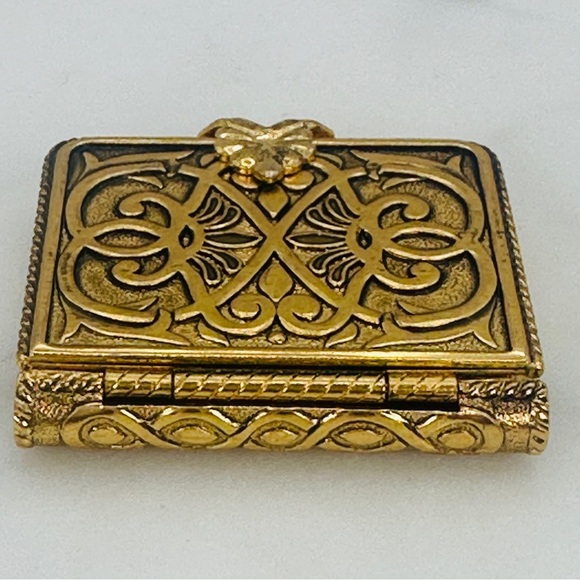 Vintage 1971 Avon Memory Book Solid Perfume Compact Scroll Vanity Collectible - Picture 2 of 12